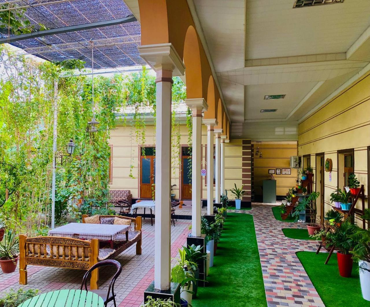 Evergreen Guesthouse Marghilon ภายนอก รูปภาพ